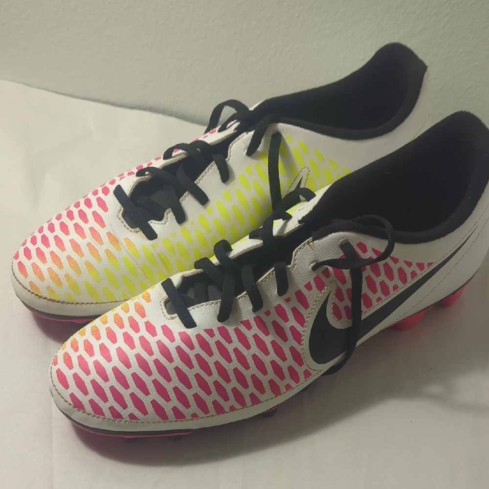 Nike Men's Magista Onda FG Firm Ground Soccer Cleats